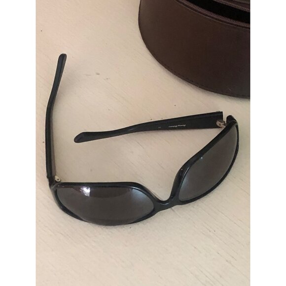 Tommy Bahama Womens Black Frame Sunglasses with Protective Case - Picture 9 of 13